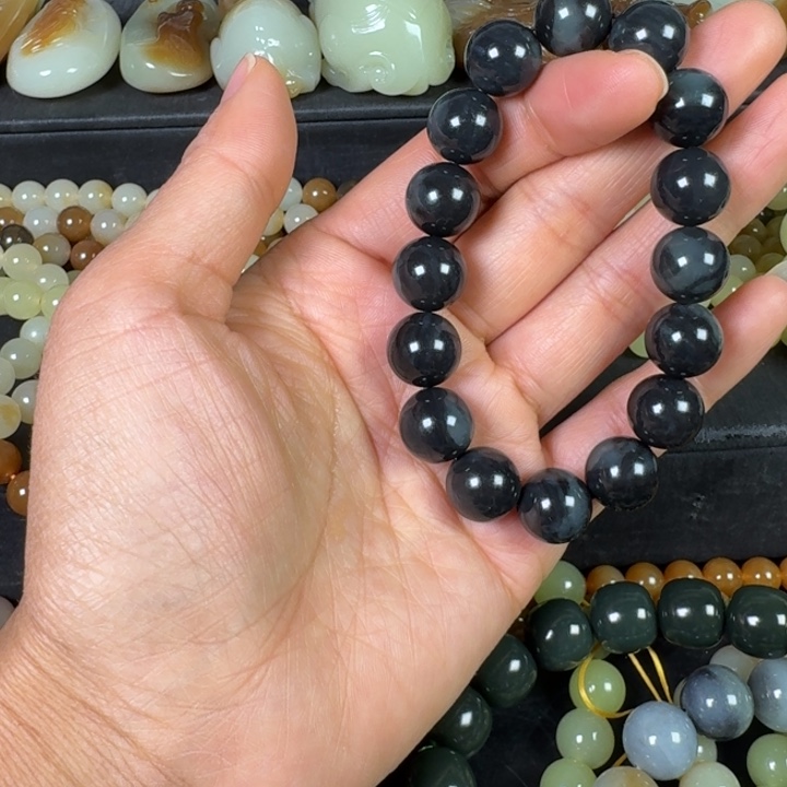和田玉（墨玉）未镶嵌手链
