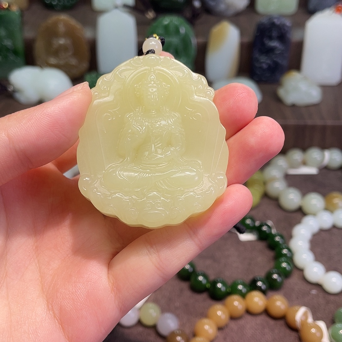 森***憖和田玉（糖玉）未镶嵌颈饰