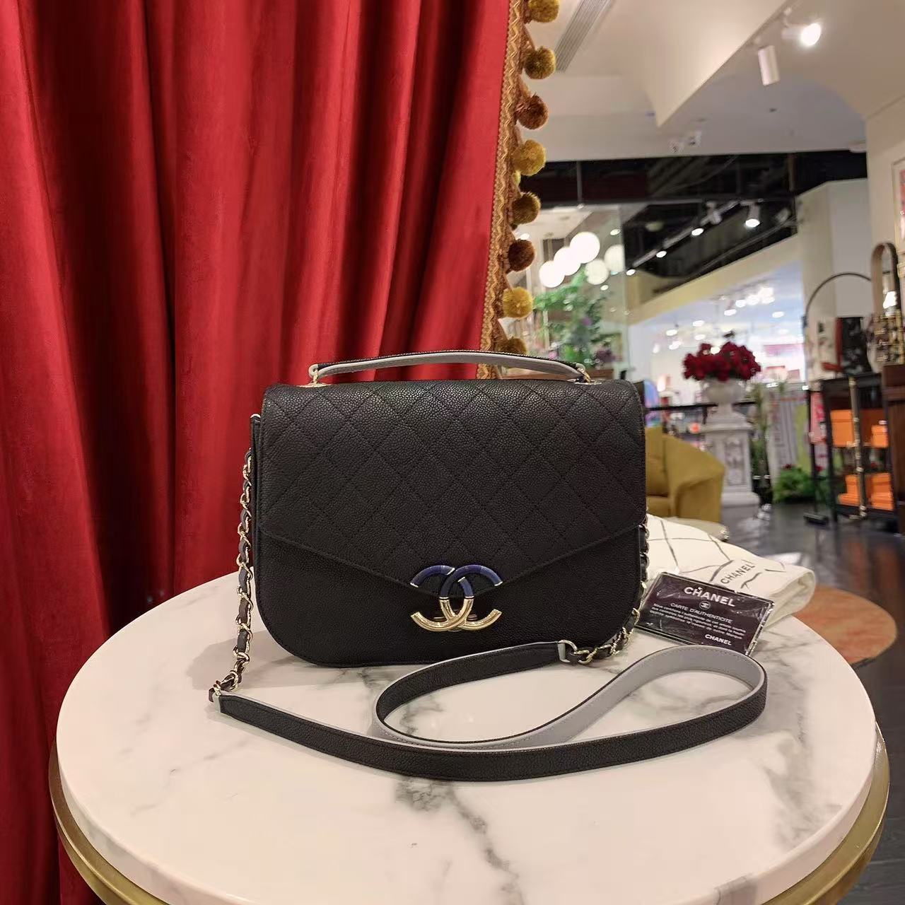 95新 Chanel/香奈儿 古巴邮差中号黑色荔枝纹牛皮单肩包/93957132