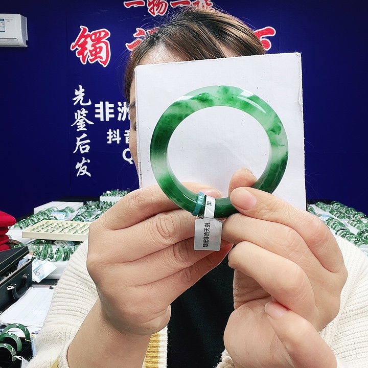 石英质玉（非洲翠）未镶嵌手镯