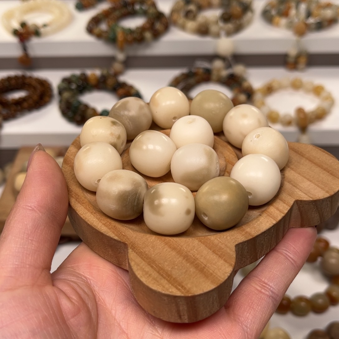 白玉菩提手串微瑕干磨18一串