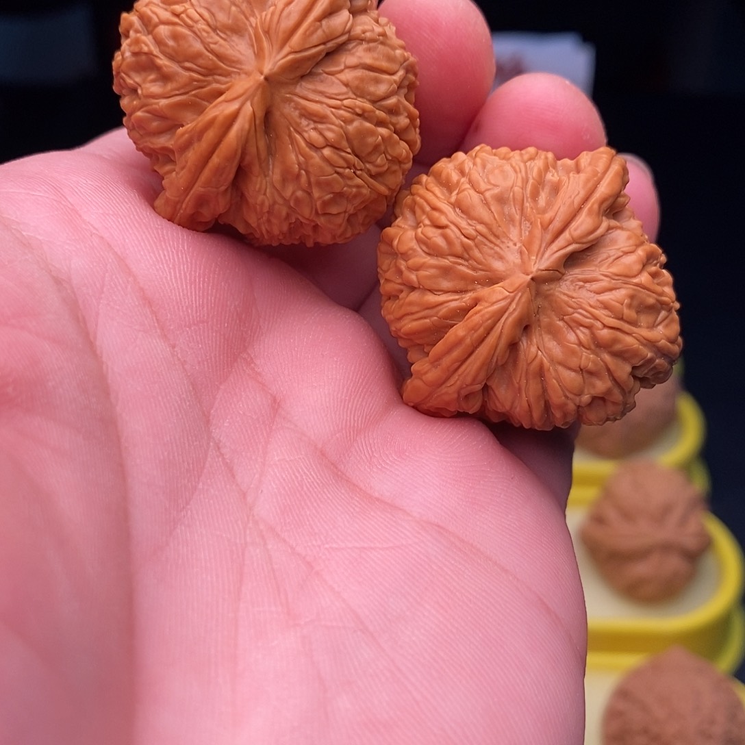 桃核把件山地闷白尺寸38