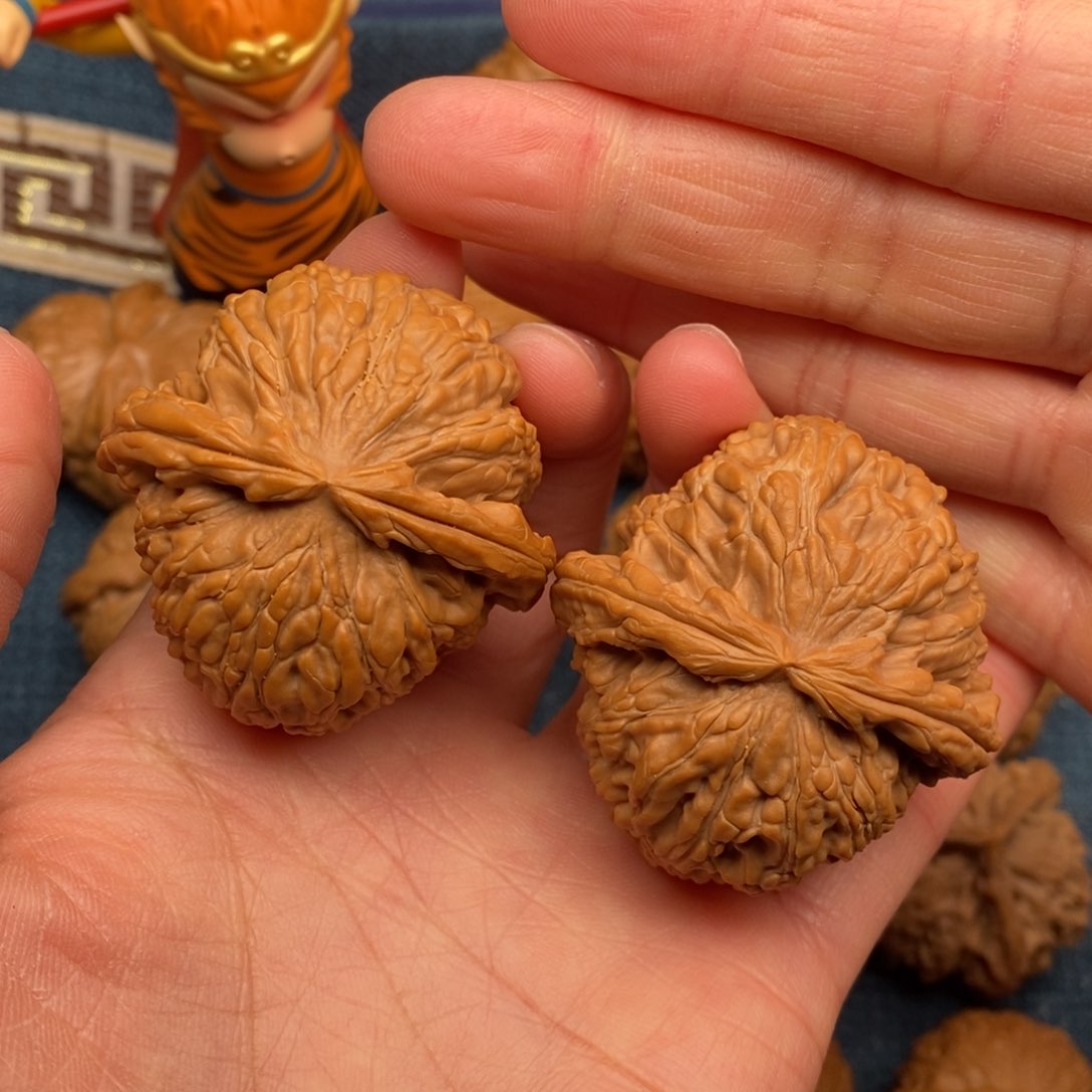 文玩核桃把件44精配大球白