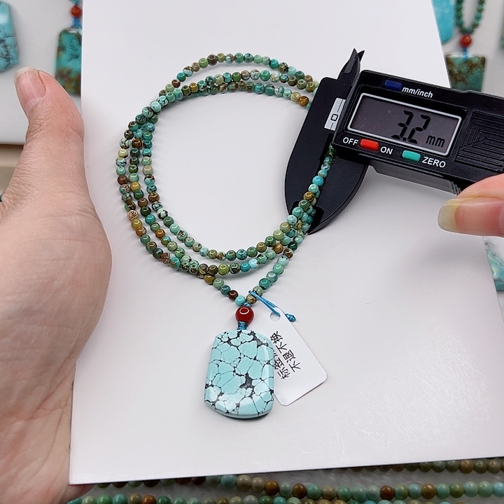 绿松石颈饰未镶嵌