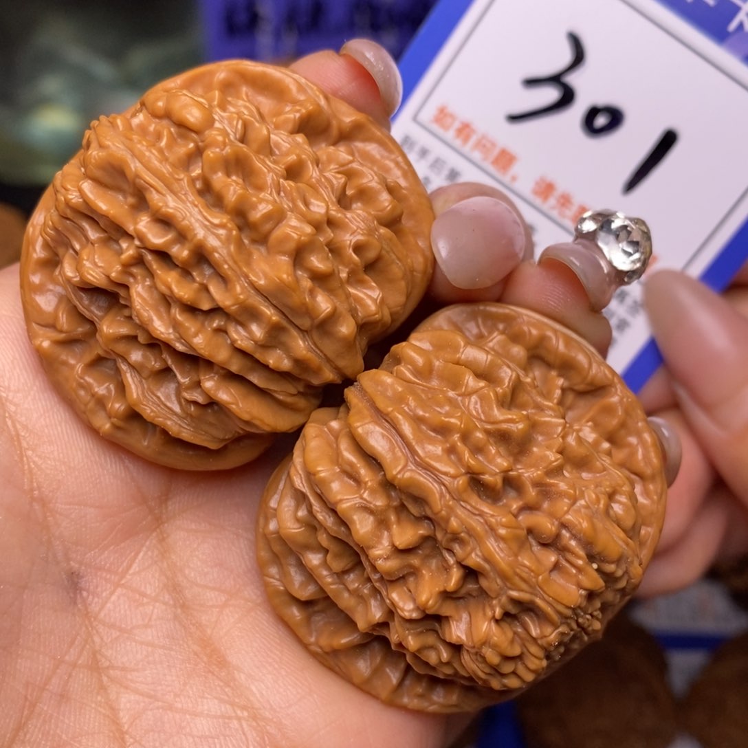 文玩核桃把件44四座楼301