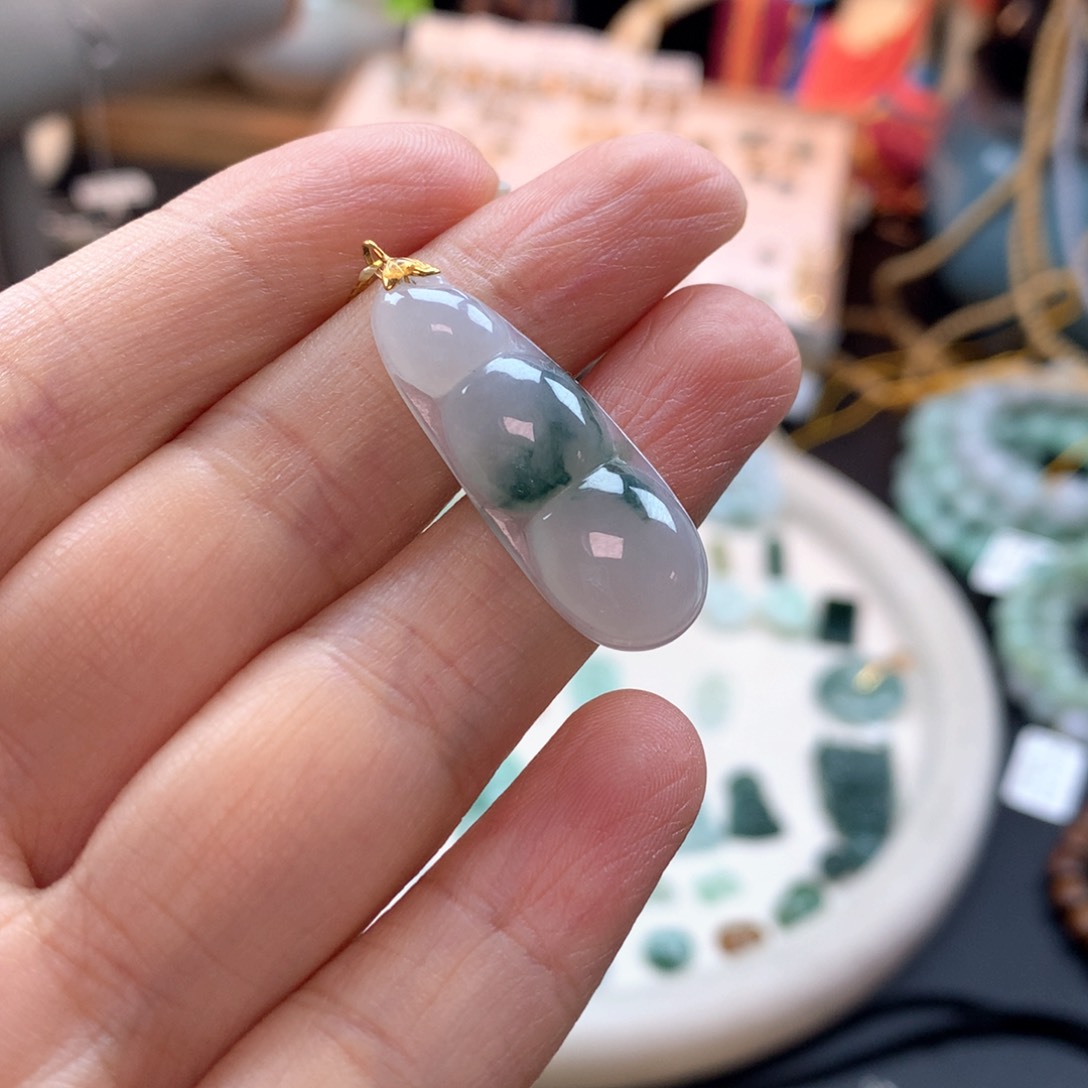 颈饰18K金镶嵌翡翠