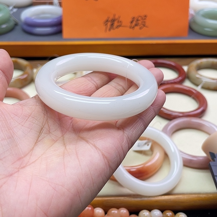 未镶嵌手镯石英质玉小**?