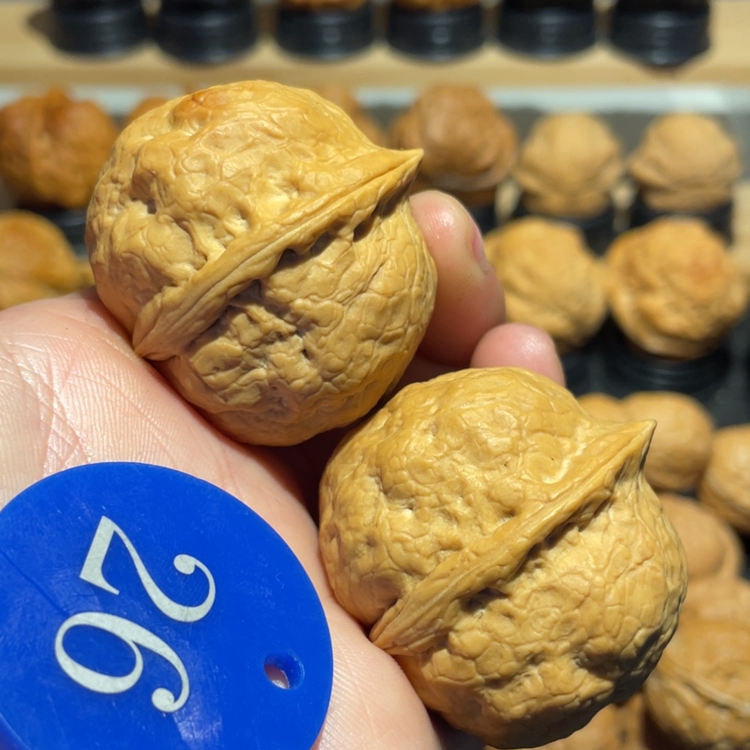 香炉疙瘩包核桃微彩41。