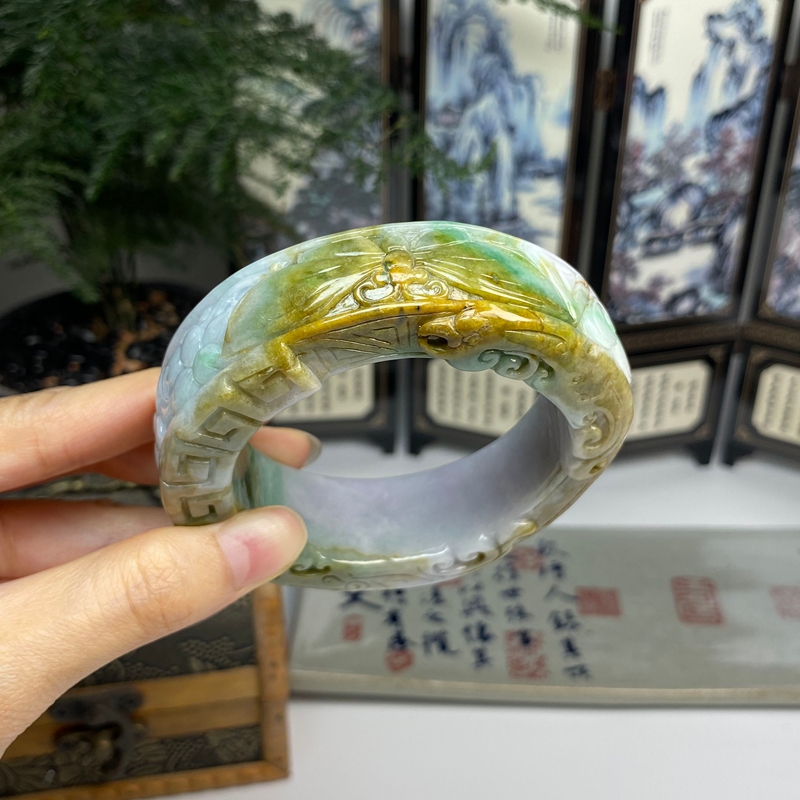 58.6黄加绿蝶恋花龙凤雕花方镯 天然翡翠A货手镯