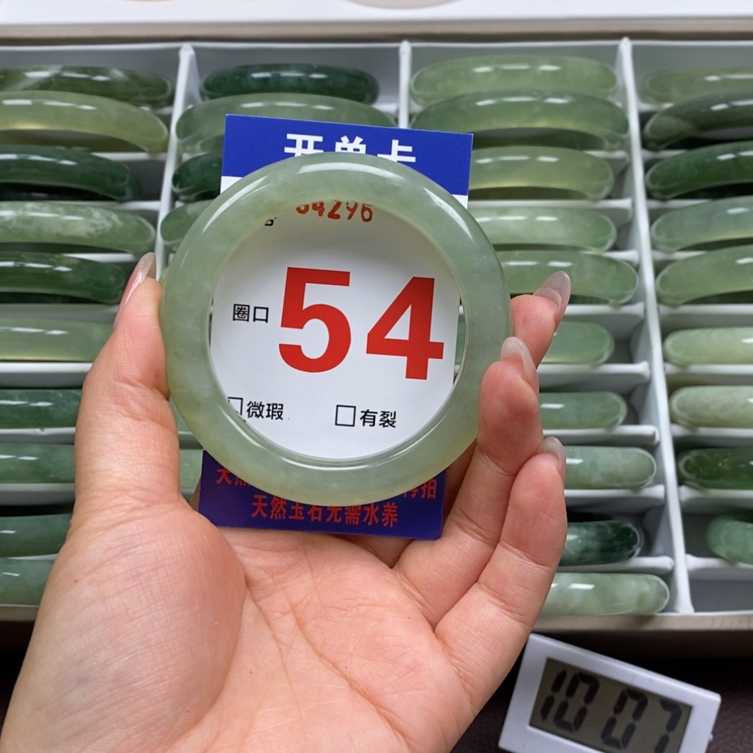 岫玉手镯未镶嵌我
