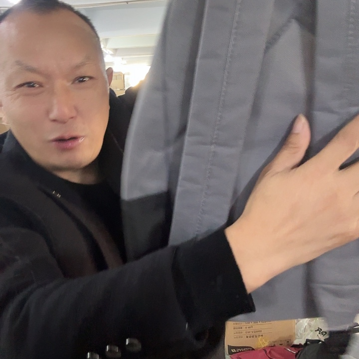 亚麻灰黑色拼接书包发一