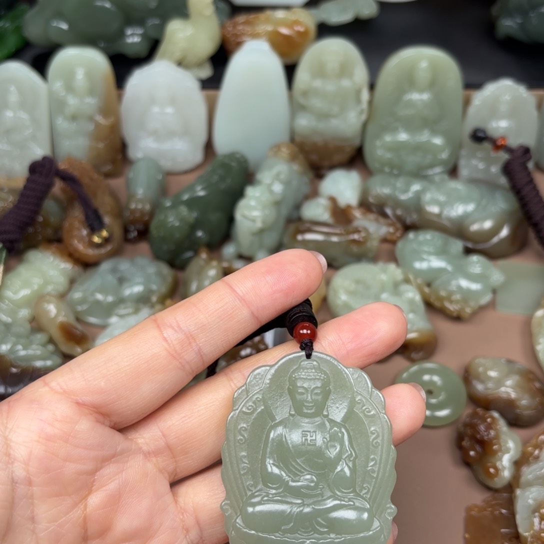 和田玉颈饰未镶嵌