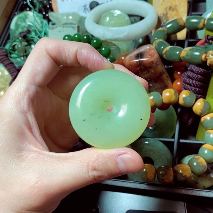 蛇纹石玉颈饰未镶嵌