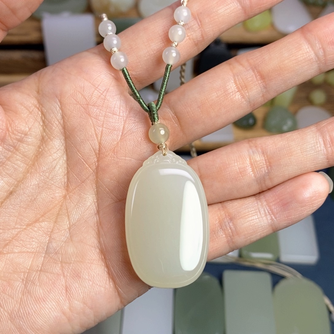 *****和田玉未镶嵌颈饰