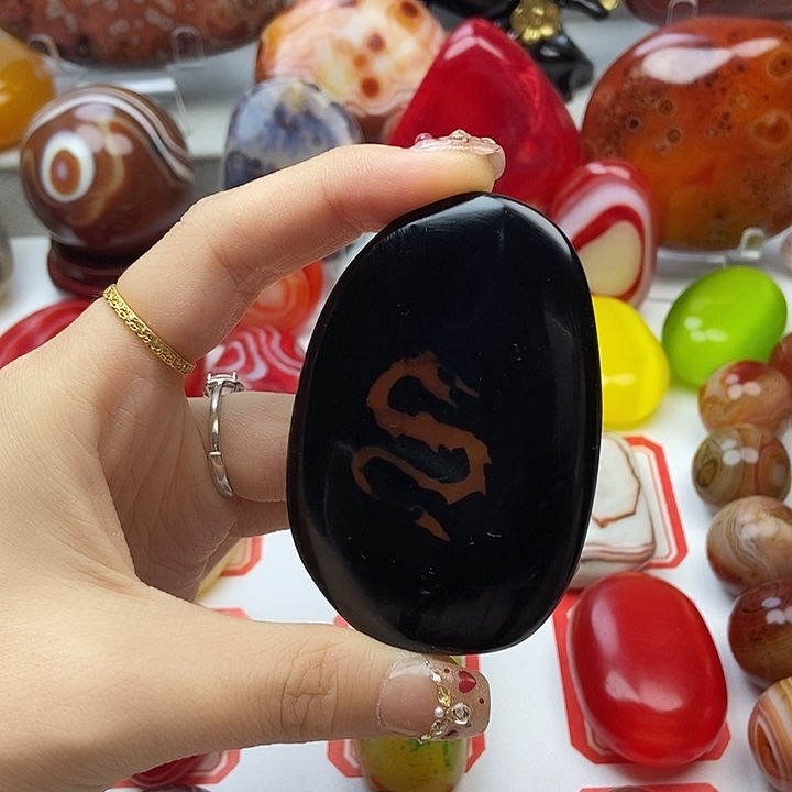 玛瑙/玉髓未镶嵌珠宝奇石