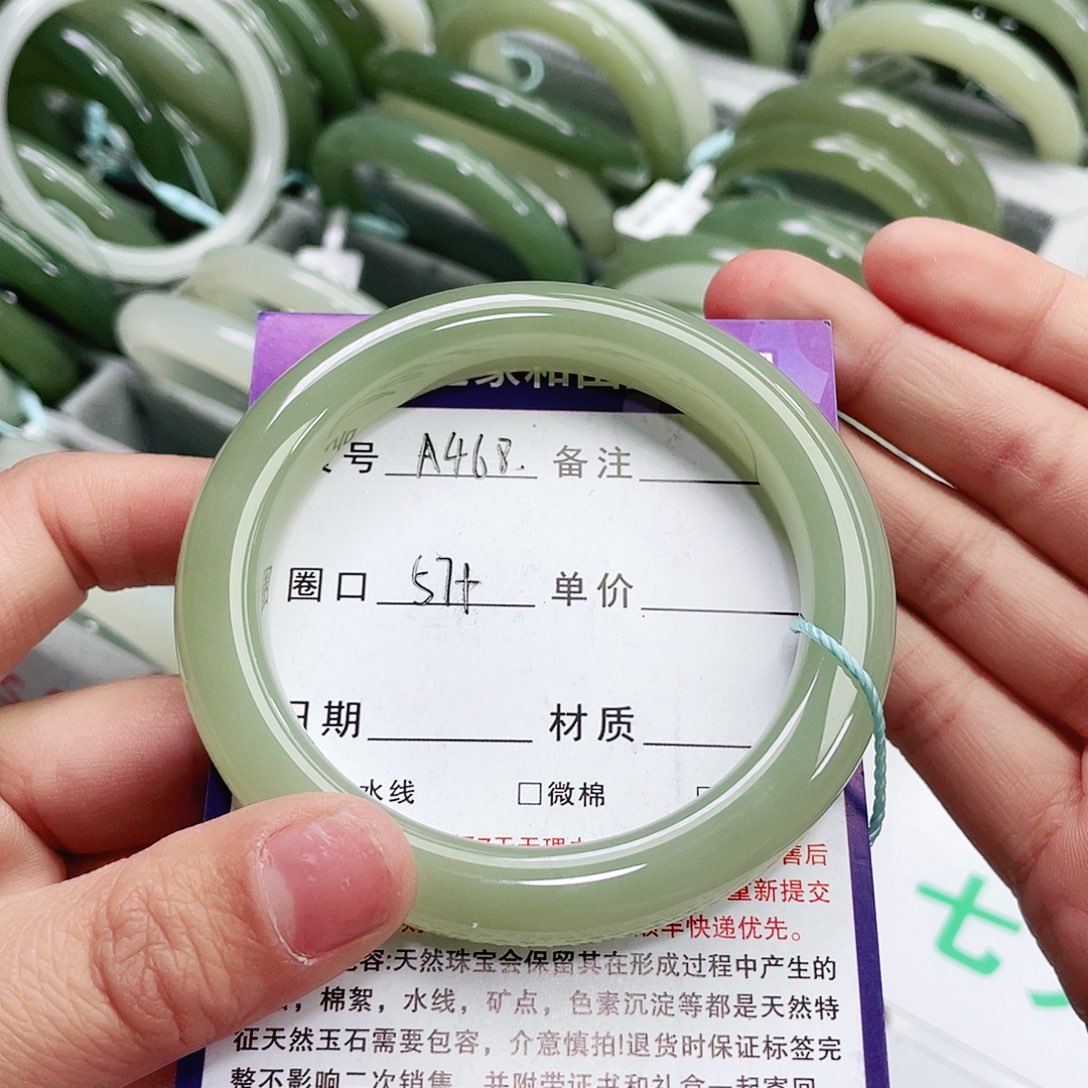 和田玉手镯未镶嵌帛**咪