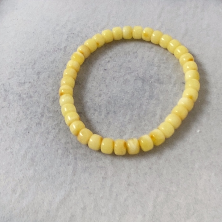 蜜蜡裸石未镶嵌串