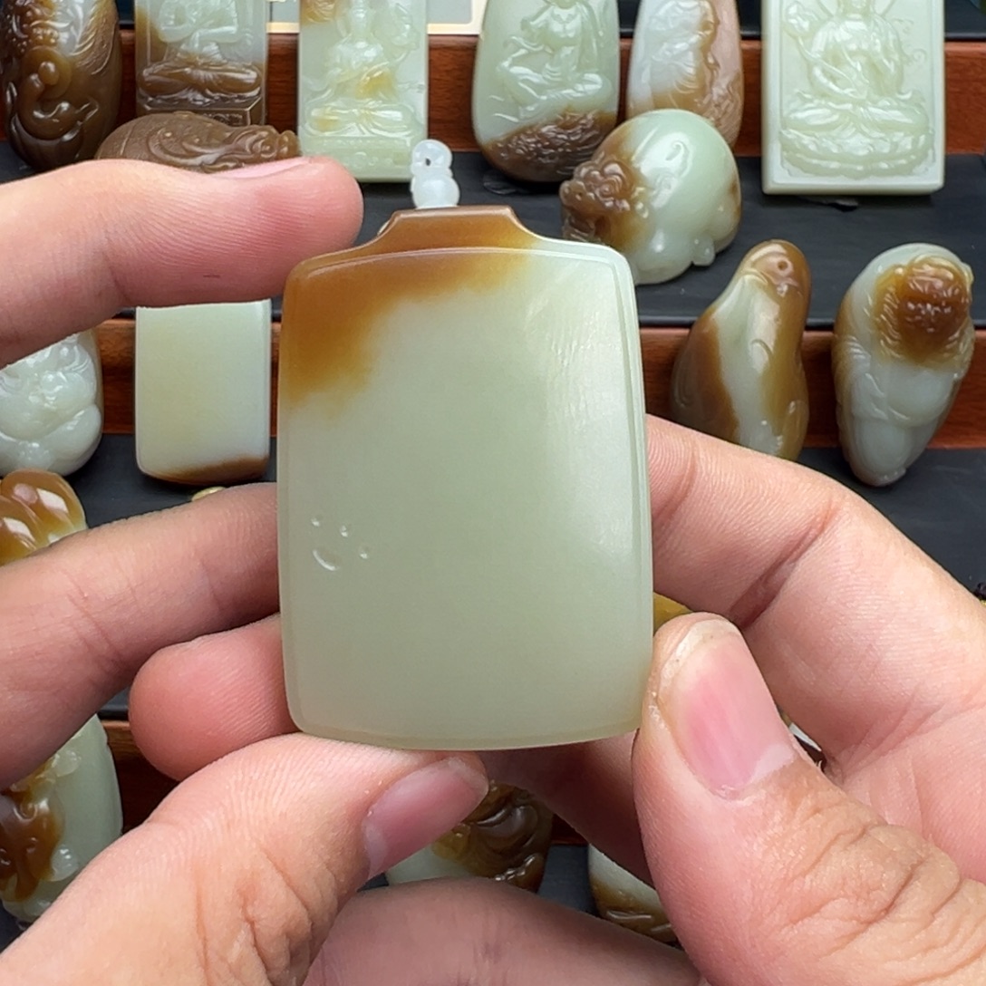 用***爷和田玉（糖玉）未镶嵌颈饰