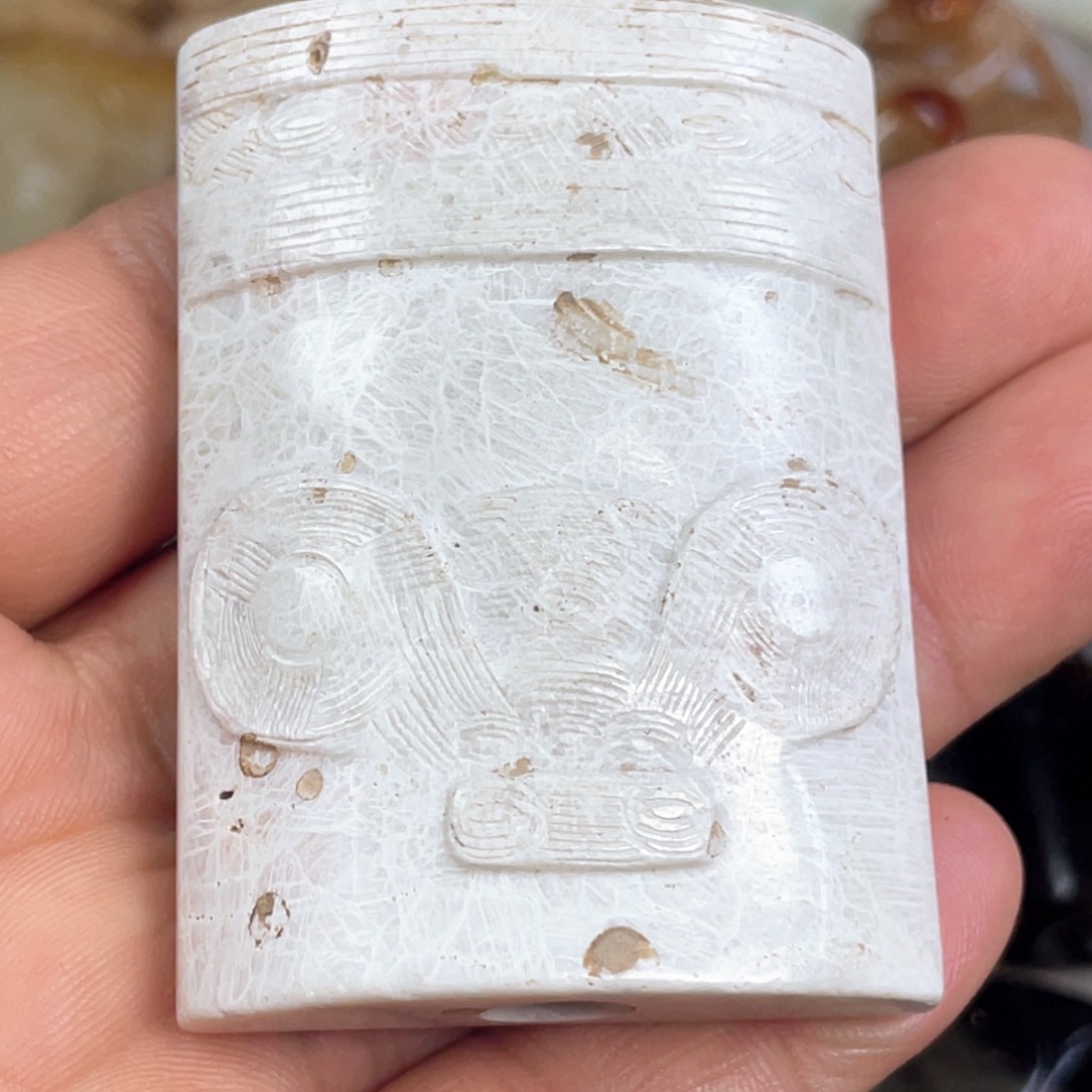 和田玉颈饰未镶嵌与****缘