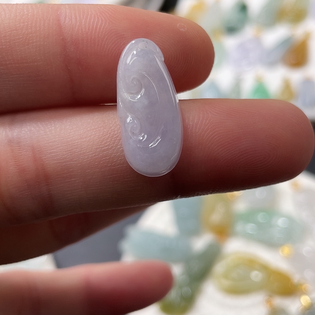 翡翠未镶嵌颈饰如意