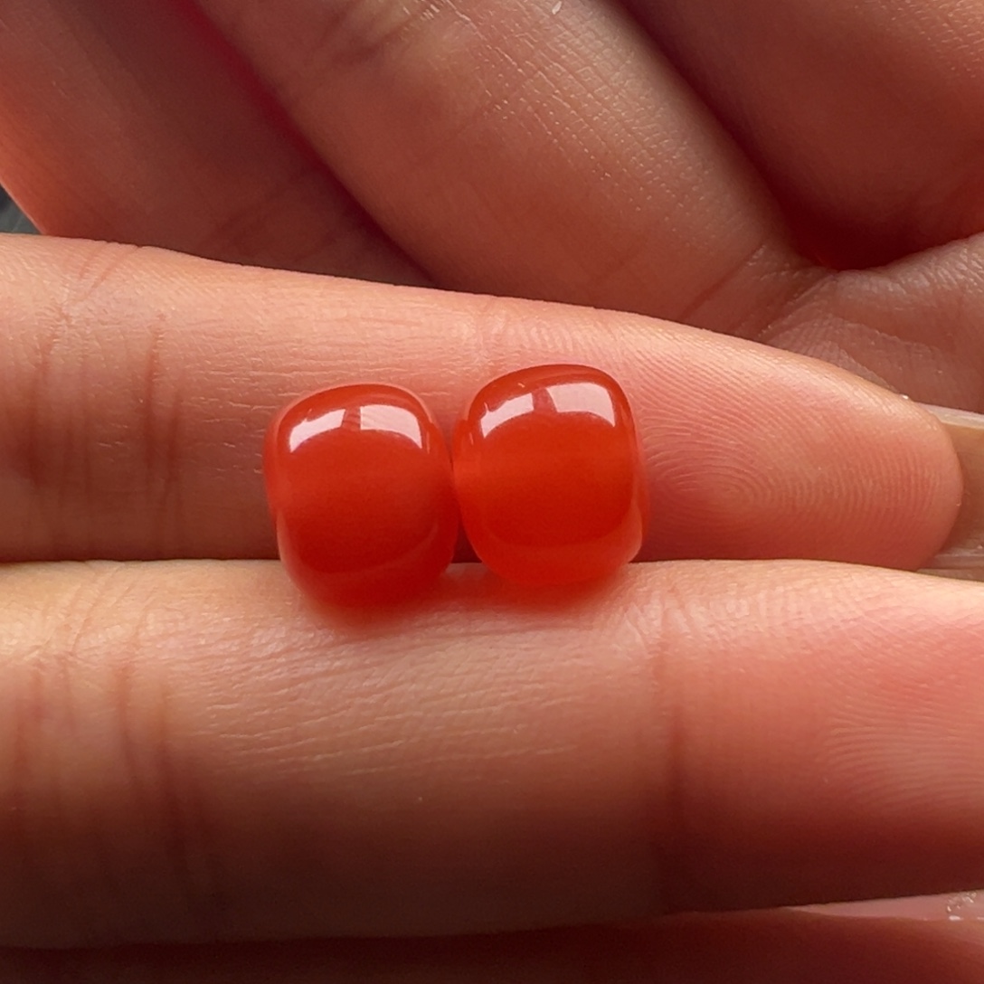 贵***架南红玛瑙未镶嵌老型9.5，7.9对珠