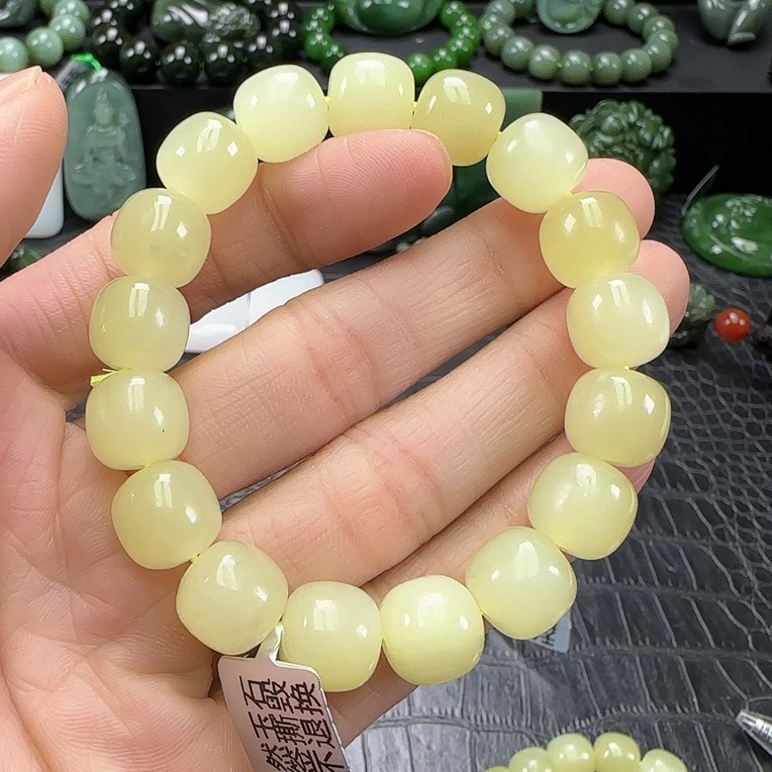 和田玉（碧玉）未镶嵌珠宝奇石