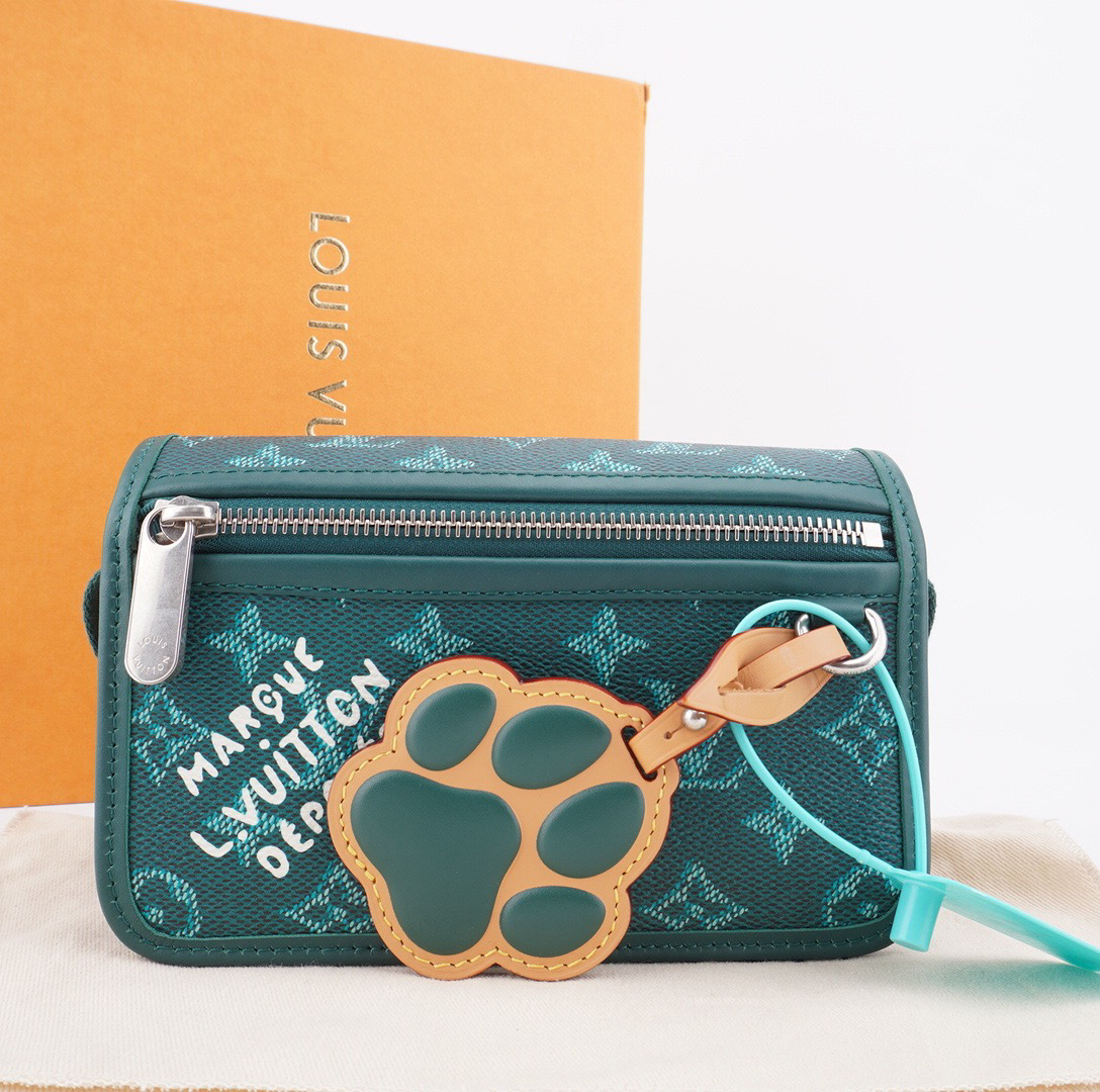 全新未使用 LV 闲置Bosphore猫爪装饰绿色翻盖邮差包19/12/7 F615