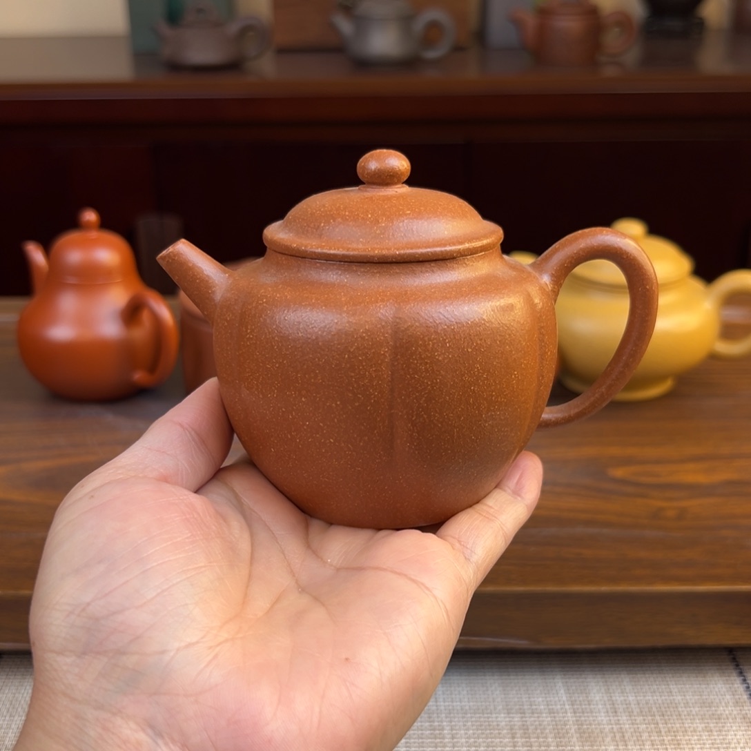 茶壶紫砂黄降坡筋纹宫灯半手瑕品220cc