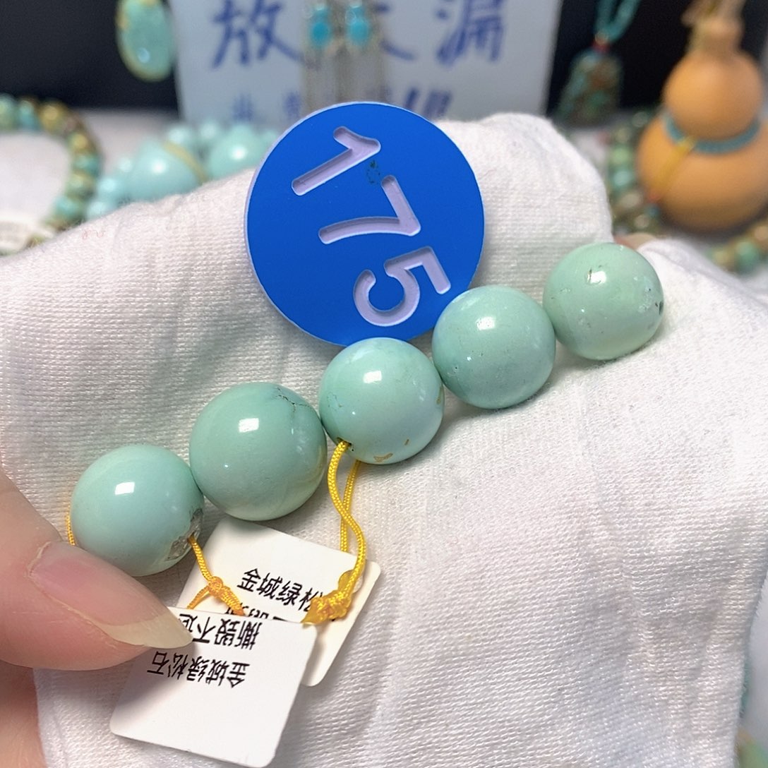 阿***妖绿松石未镶嵌珠宝奇石