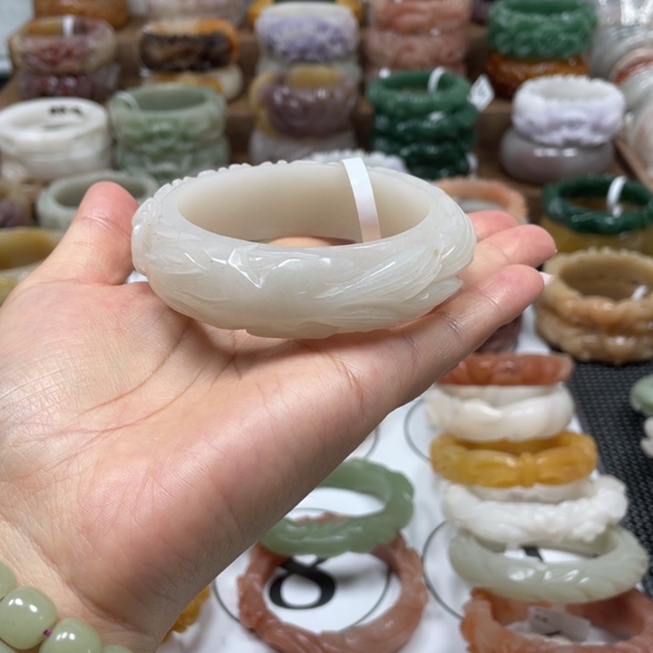 石英质玉手镯未镶嵌