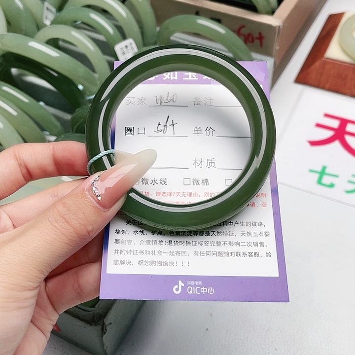 和田玉手镯未镶嵌晓*?