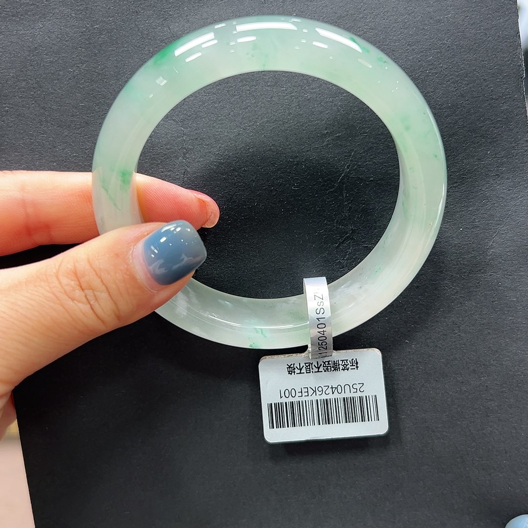 S****石英质玉（非洲翠）未镶嵌手镯唐唐60.0