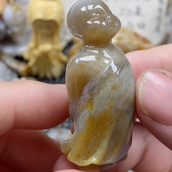 颈饰未镶嵌硅化珊瑚（珊瑚玉）