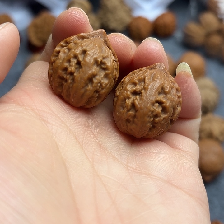 文玩核桃把件粗筋八棱手捻02