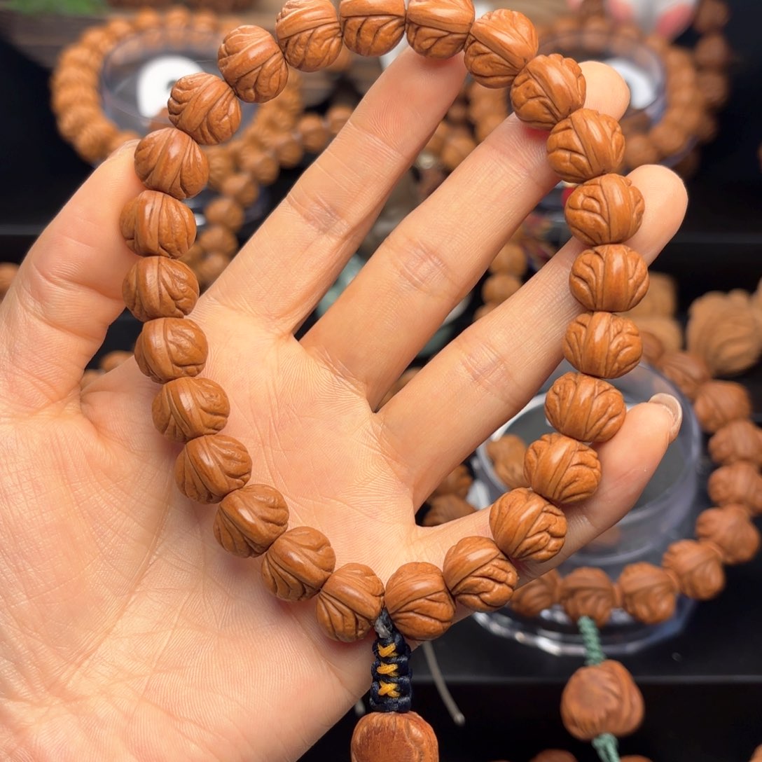 桃核吊坠赶*儿野生玉龙脊13