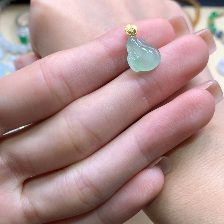 翡翠18K金镶嵌颈饰白菜