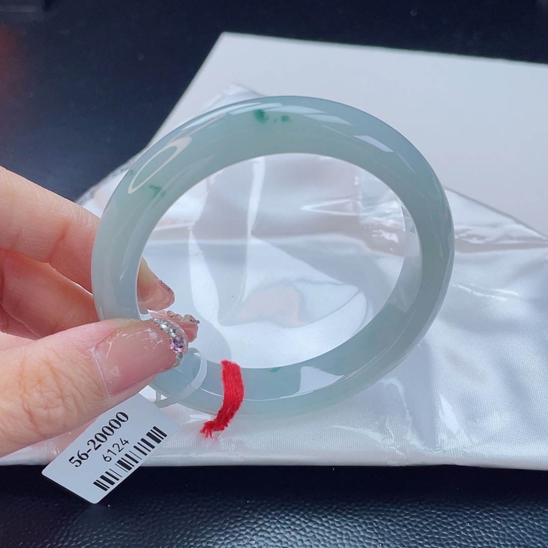 翡翠手镯未镶嵌翡翠