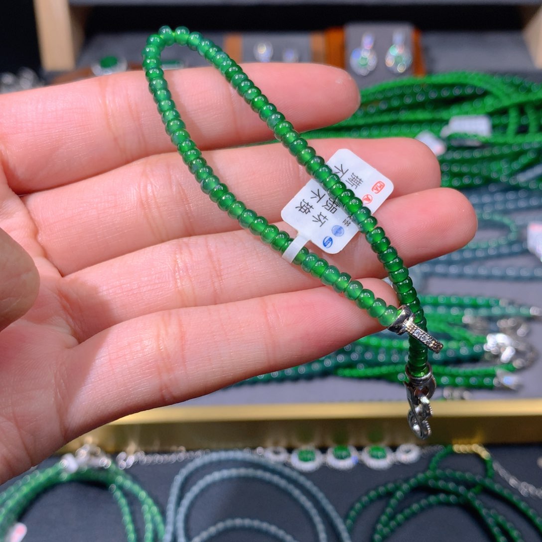 翡翠手链未镶嵌天然翡翠