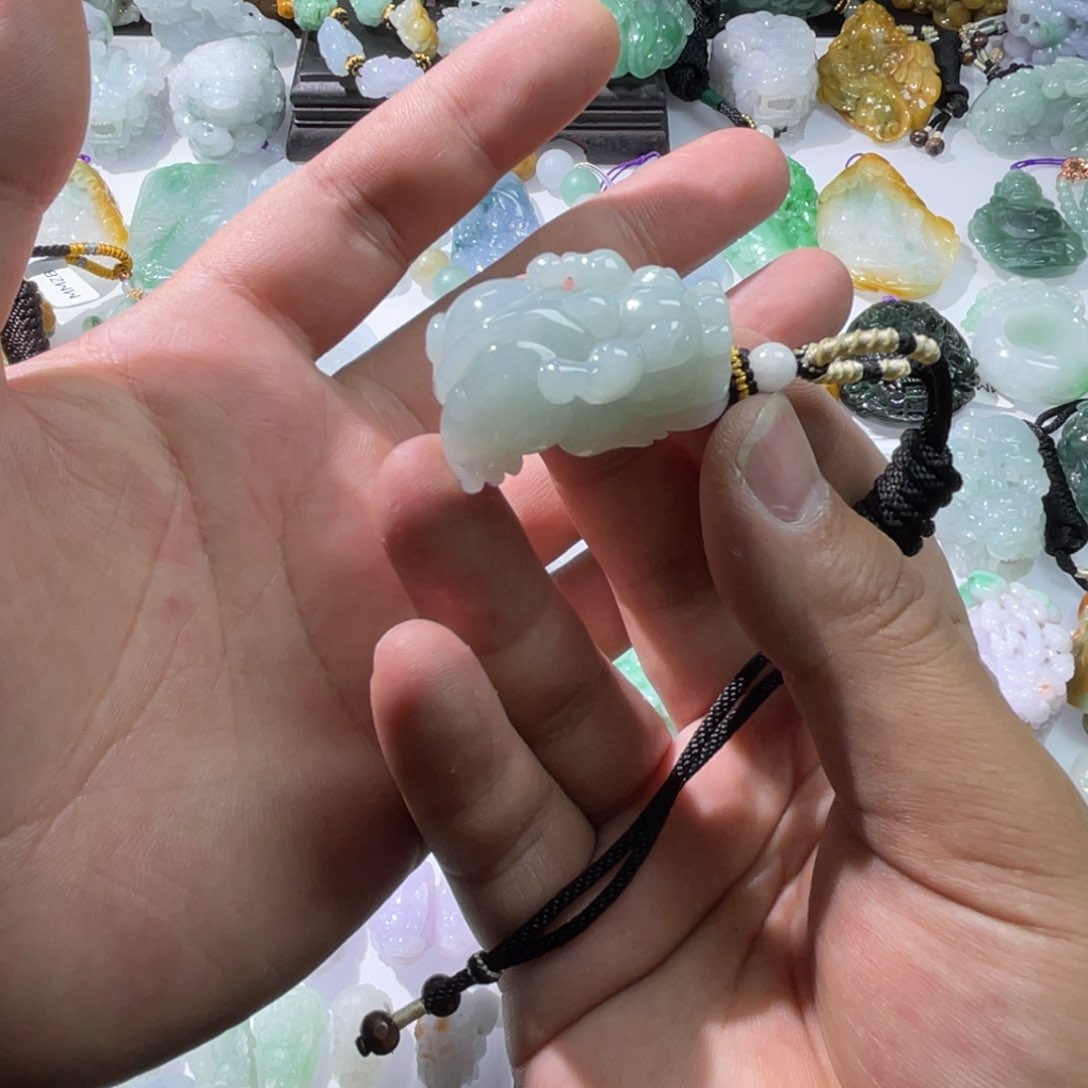 翡翠颈饰未镶嵌天然