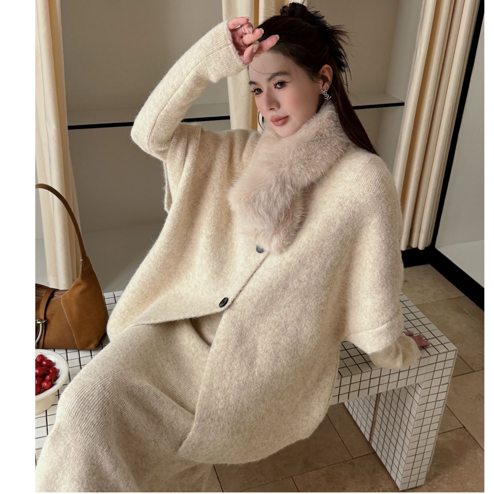 厚款宽松型蝙蝠开衫连衣裙毛领三件套设计师百搭秋冬时尚韩系套装