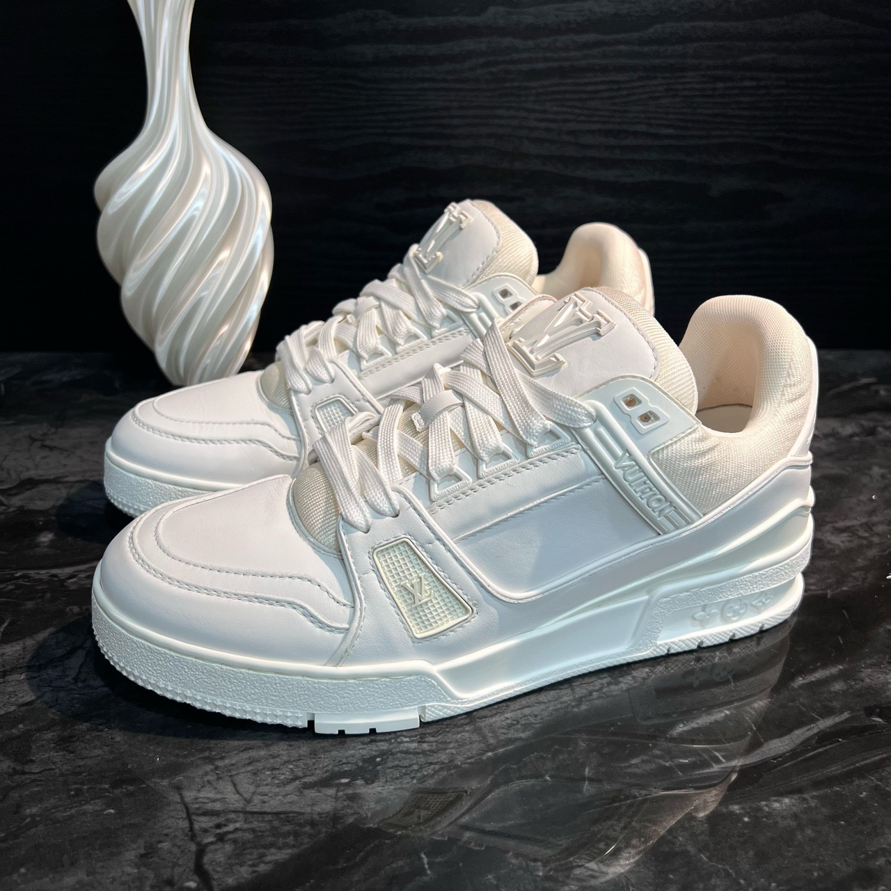 99新 LouisVuitton/路易威登 0038/Lv/40码/纯白Trainer板鞋