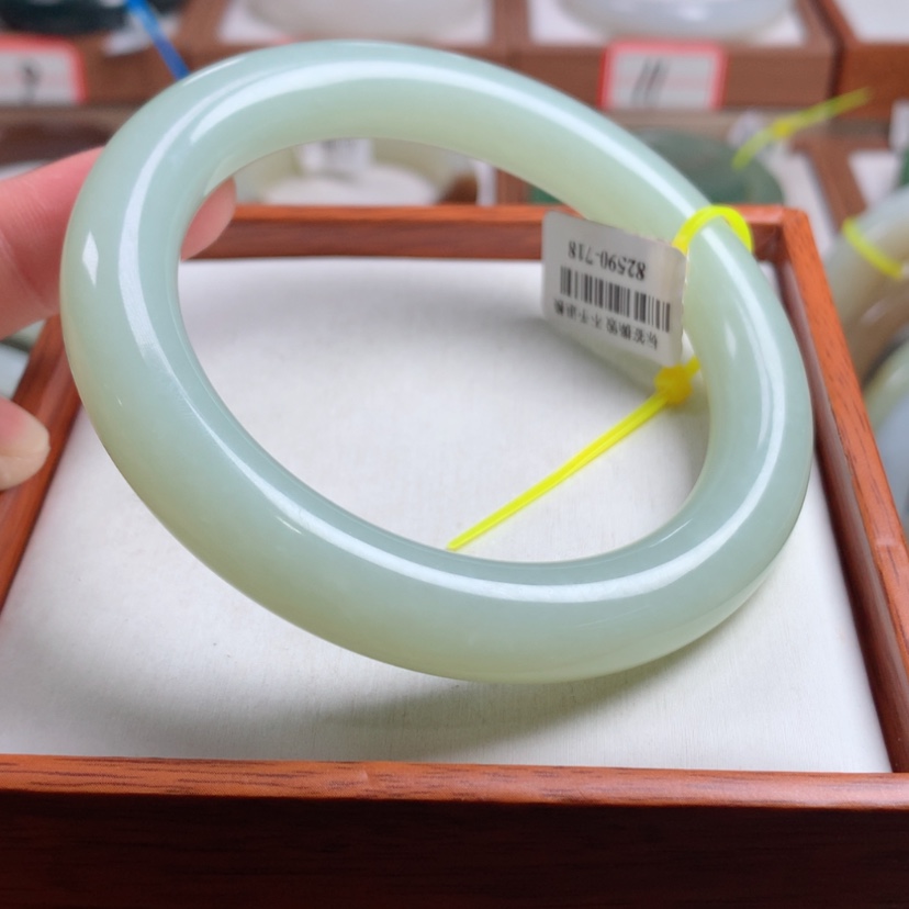 【闪购商品】和田玉手镯未镶嵌61