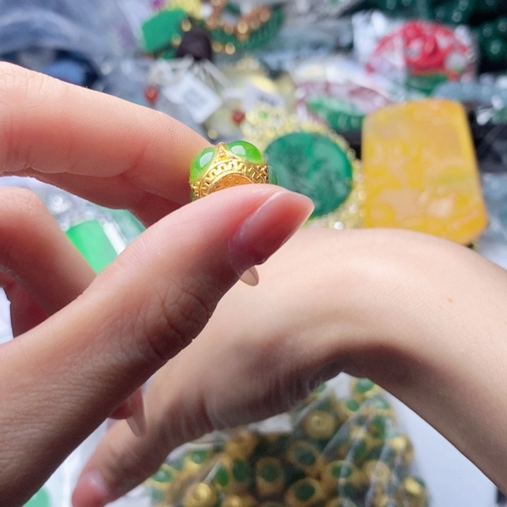 老板娘的专属52吊坠