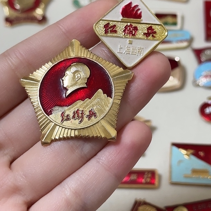 用***6红色收藏直播像章