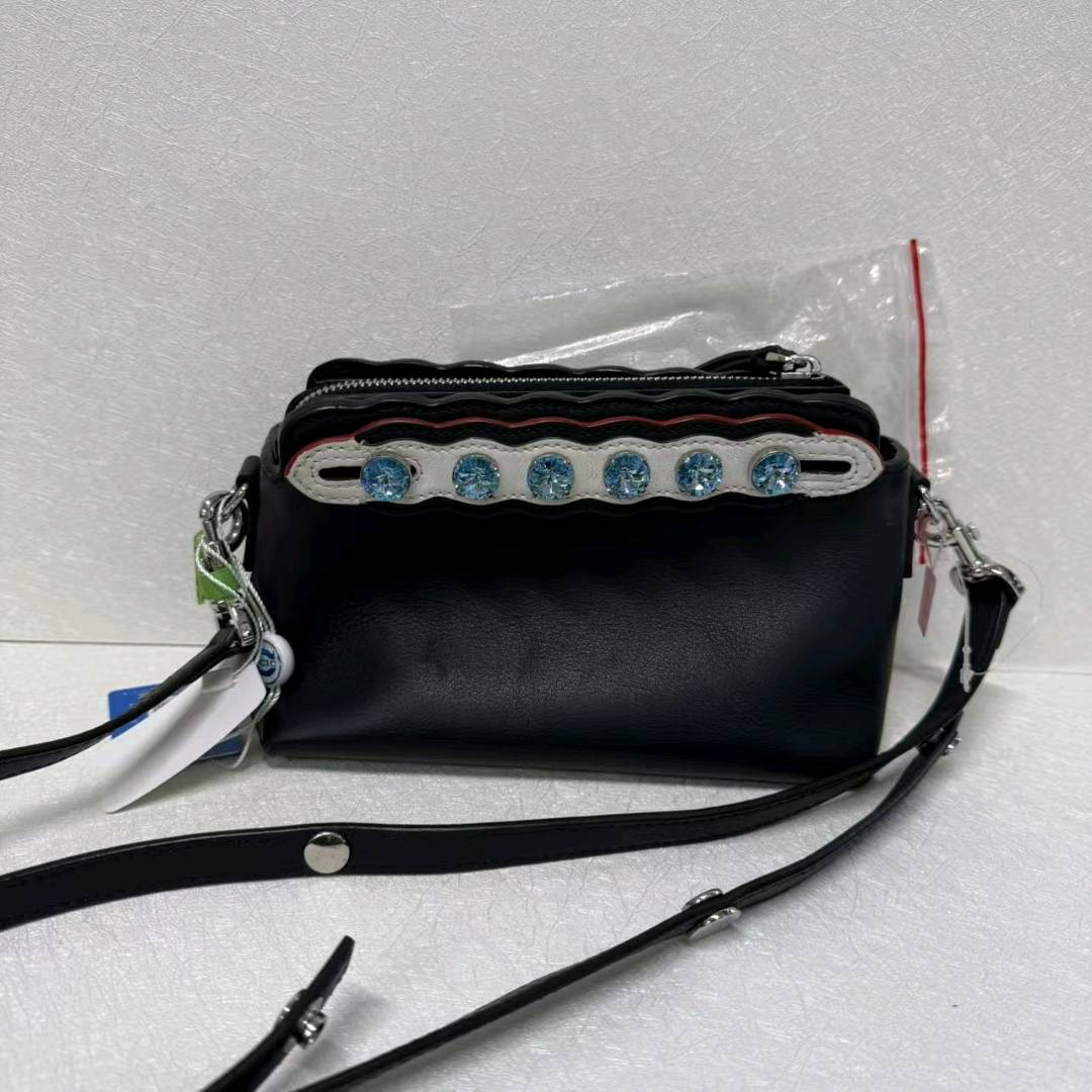95新 FENDI/芬迪 小野专属/单肩包/DY6521