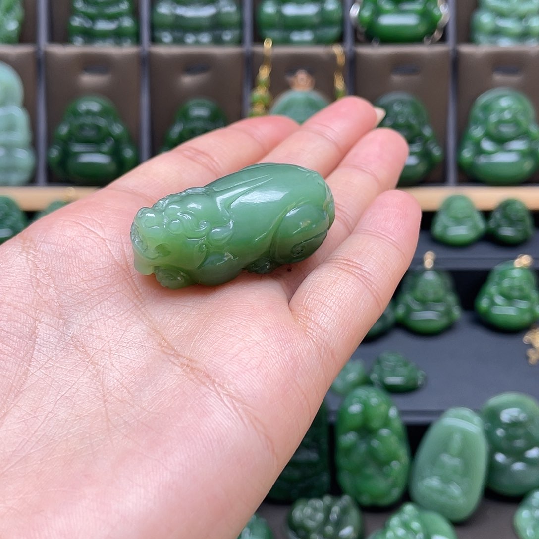 和田玉吊坠未镶嵌风***人