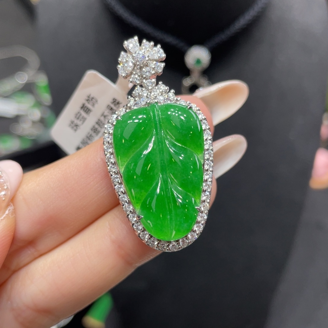 翡翠颈饰18K金镶嵌天然缅甸翡翠a货