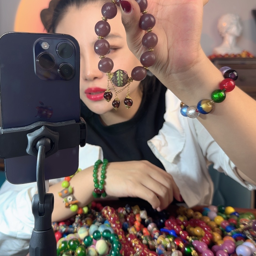 玻璃颈饰老琉璃的故事是一个故事一个