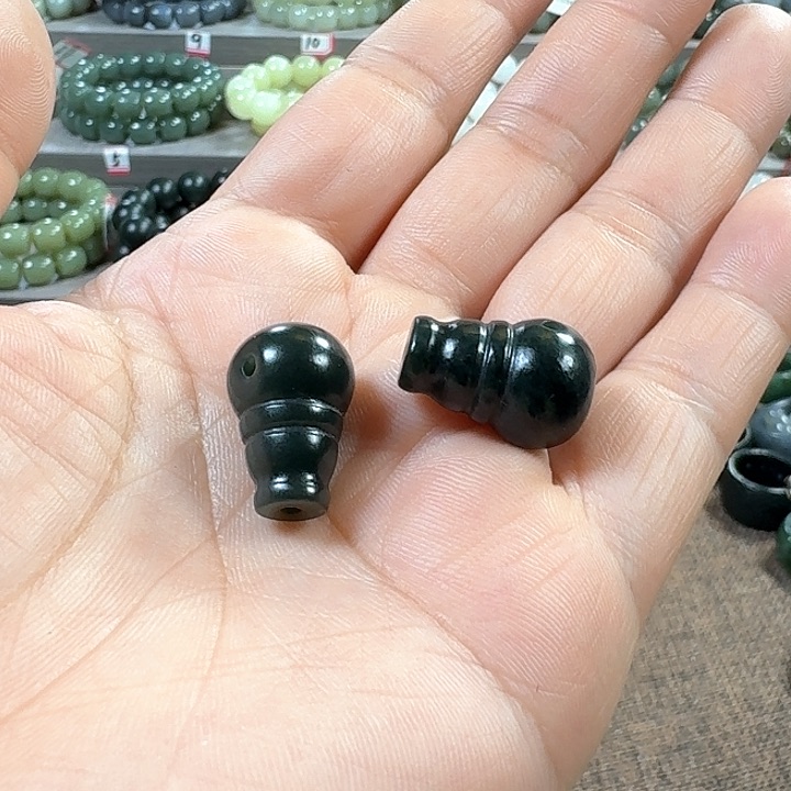 和田玉颈饰未镶嵌两颗三通卡14