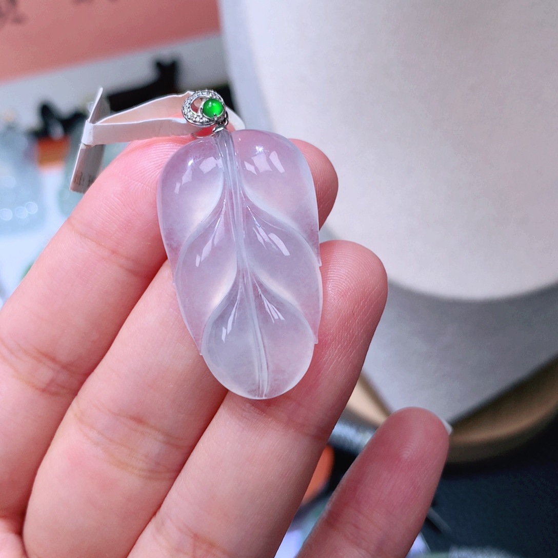 颈饰18K金镶嵌翡翠叶子